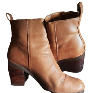 Gap zip heeled bootie
